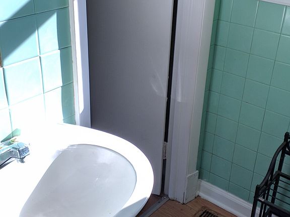 3rd image of 125 S Bay Haven Dr