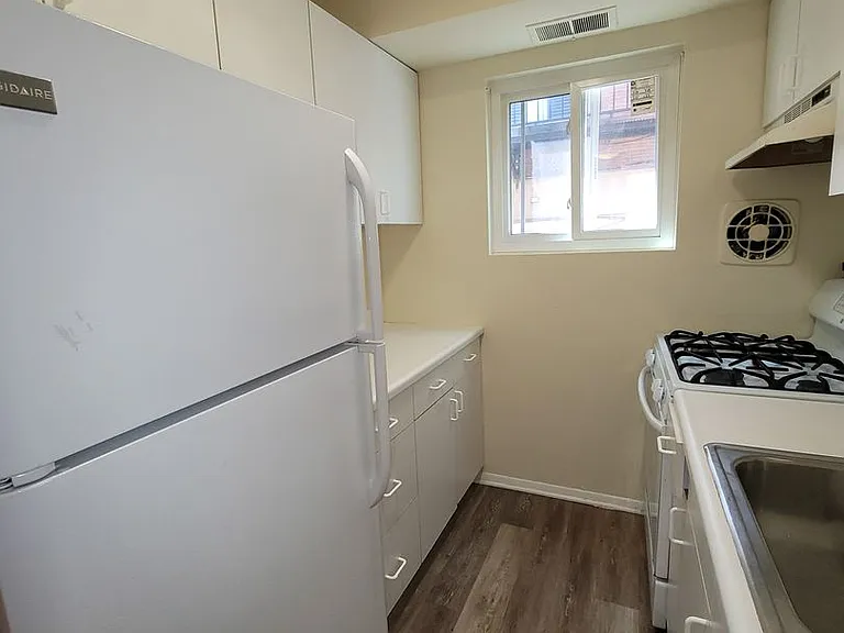2637 Saint Paul St — Photo 7