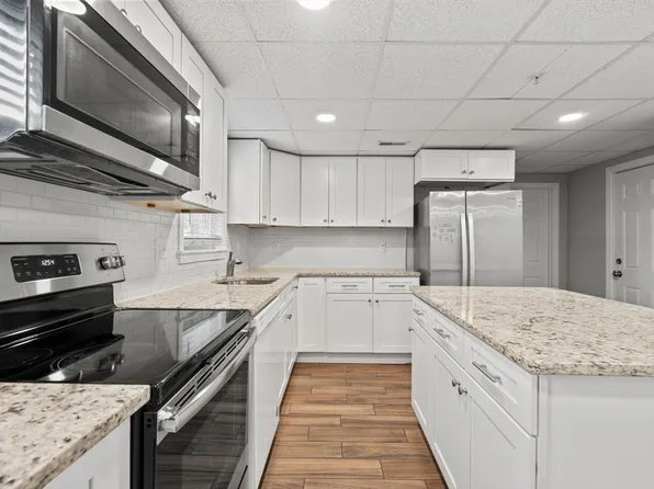 688 Lawrence St, Lowell, MA 01852