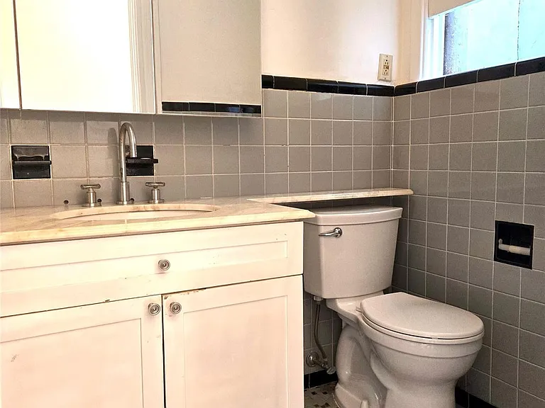 5936 Woodbine St #2 — Photo 8