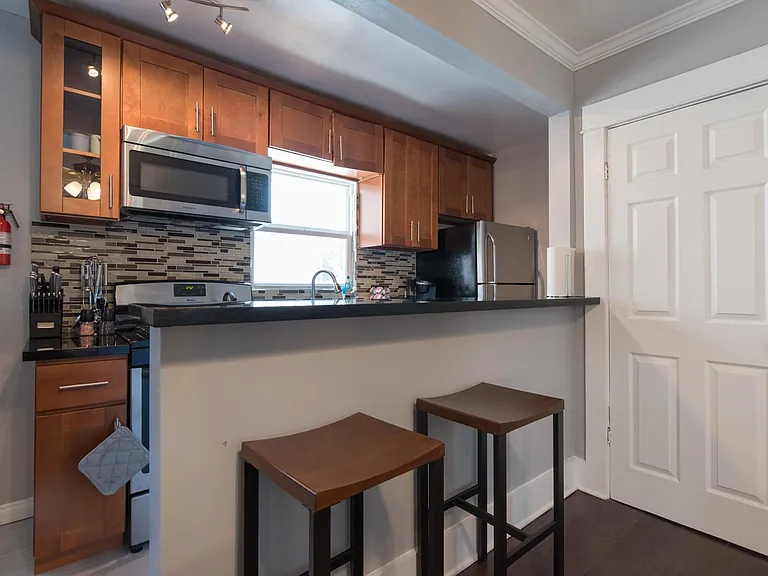 766 N El Centro Ave — Photo 6