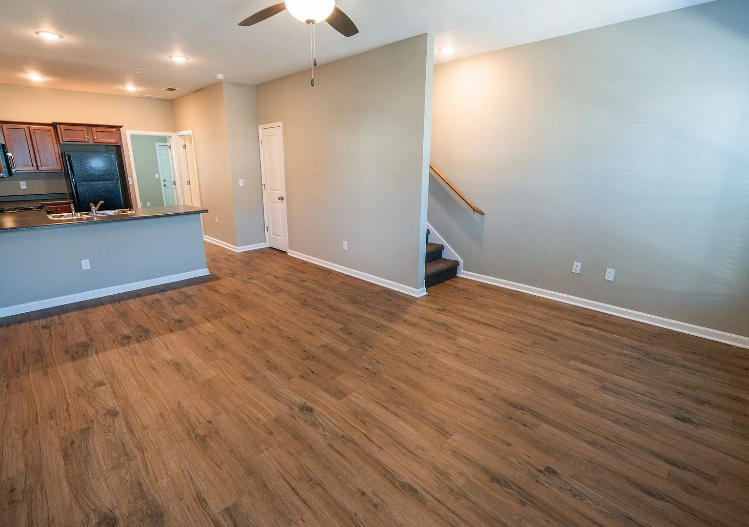 Beautiful 3 Bedroom 3 Bath — Photo 2
