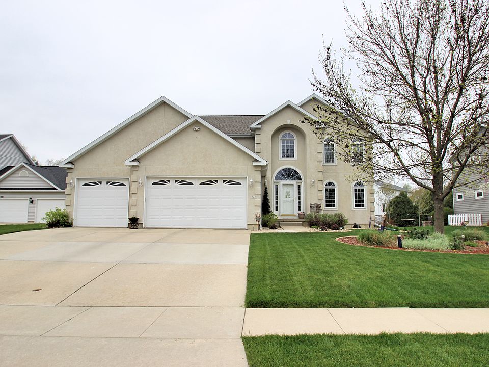 1st image of 923 Barrington Dr
