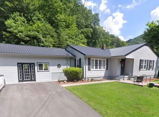 1030 Holland St, Grundy, VA 24614