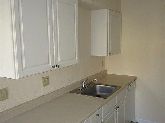 4th image of 4625 Bayshore Dr APT D5