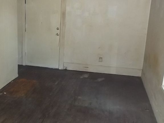3rd image of 175 Roseneath Ave