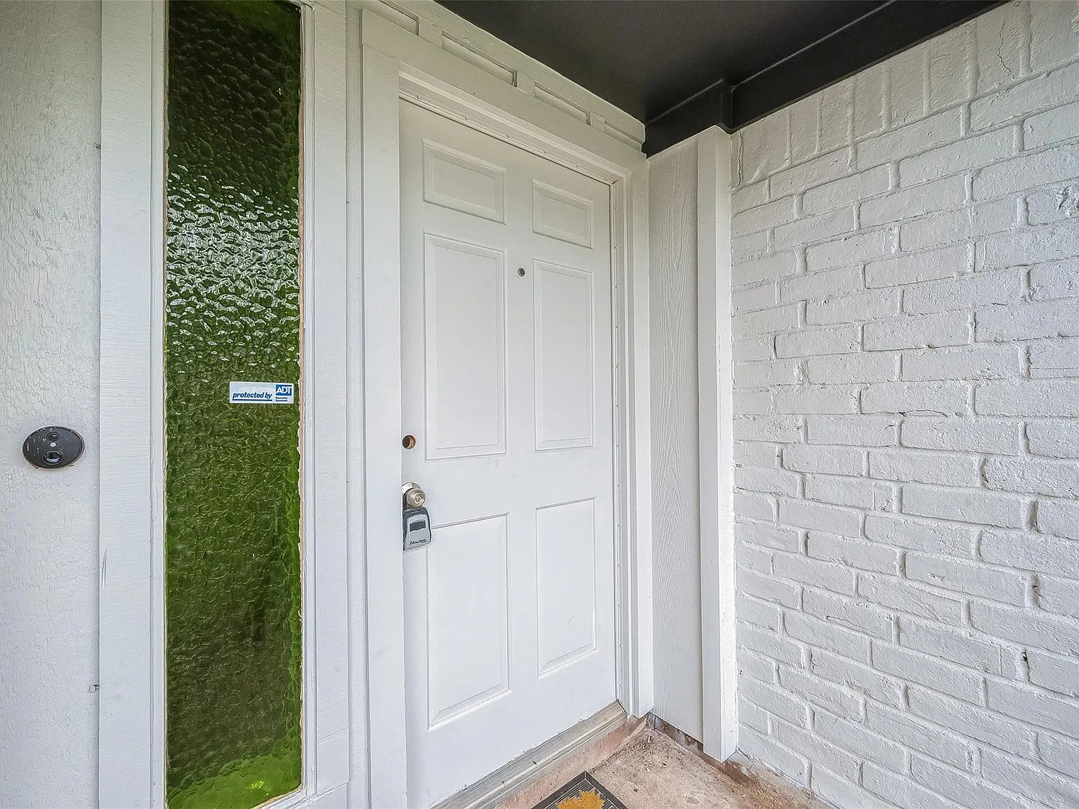 4 bed, 2.0 bath, 1887 sqft, $2,100 — Photo 2