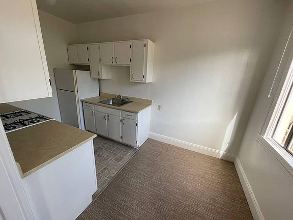 3rd image of 2453 Lombard St APT 206