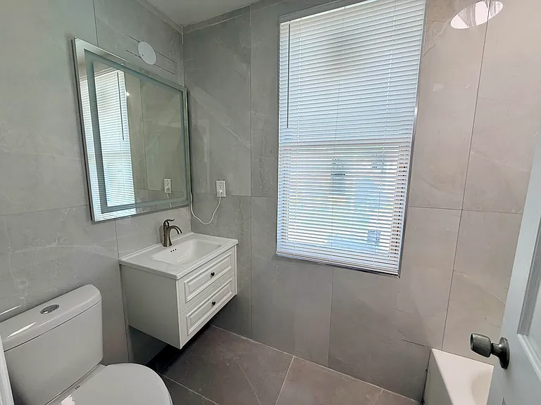 341 Grosvenor Ave #3 — Photo 10