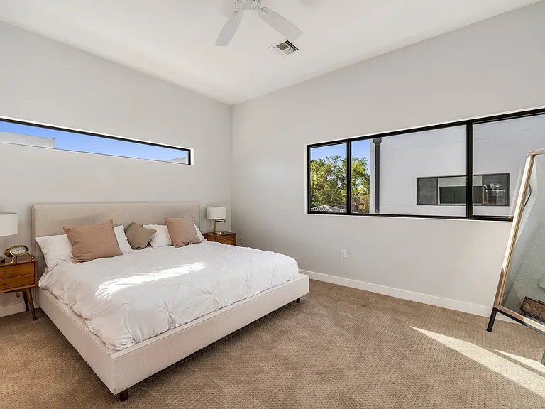 1645 E Cheery Lynn Rd #6 — Photo 15
