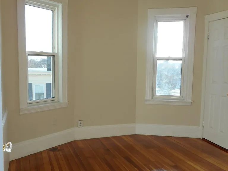 15 Rowell St #3 — Photo 9