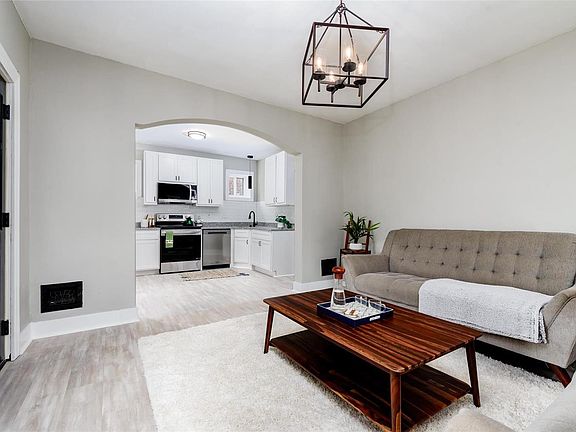 4th image of 2147 Princeton Pl
