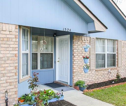 2nd image of 1524 Woodcrest Cir