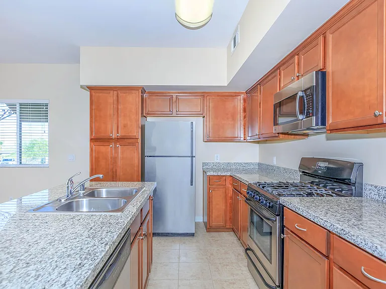 Vineyards at Palm Desert Apartment Homes — Photo 100