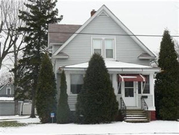 1st image of 916 Mill St