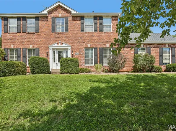 239 Lansbrooke Dr, Chesterfield, MO 63005