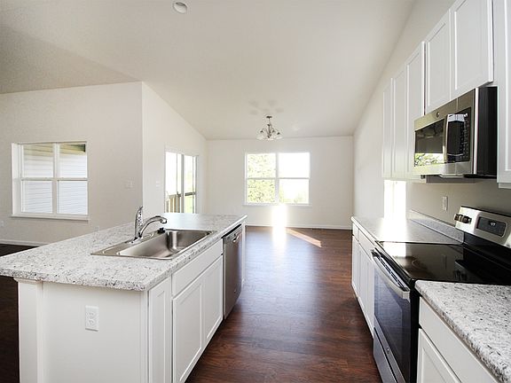 3rd image of 1616 Lake Meade Dr