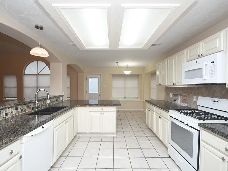 10430 Sanibel Falls Ct — Photo 8