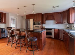 8 Catherine Ln, Suffield, CT 06078