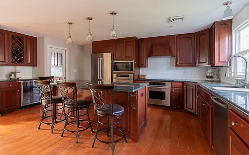 8 Catherine Ln Photo 1