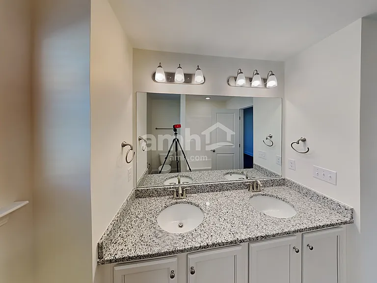 1105 Amberly Way — Photo 15
