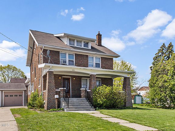 2nd image of 121 Bacon St