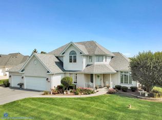 9482 W Golfview Dr, Frankfort, IL 60423