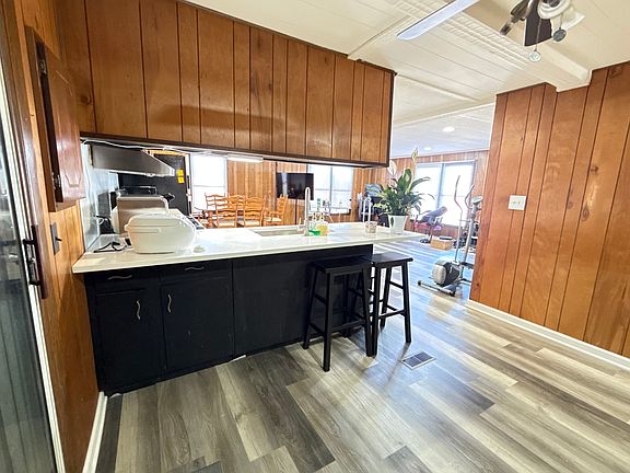 3rd image of 33 Brushwood Dr