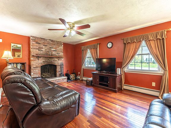 2nd image of 34 Oakhill Avenue