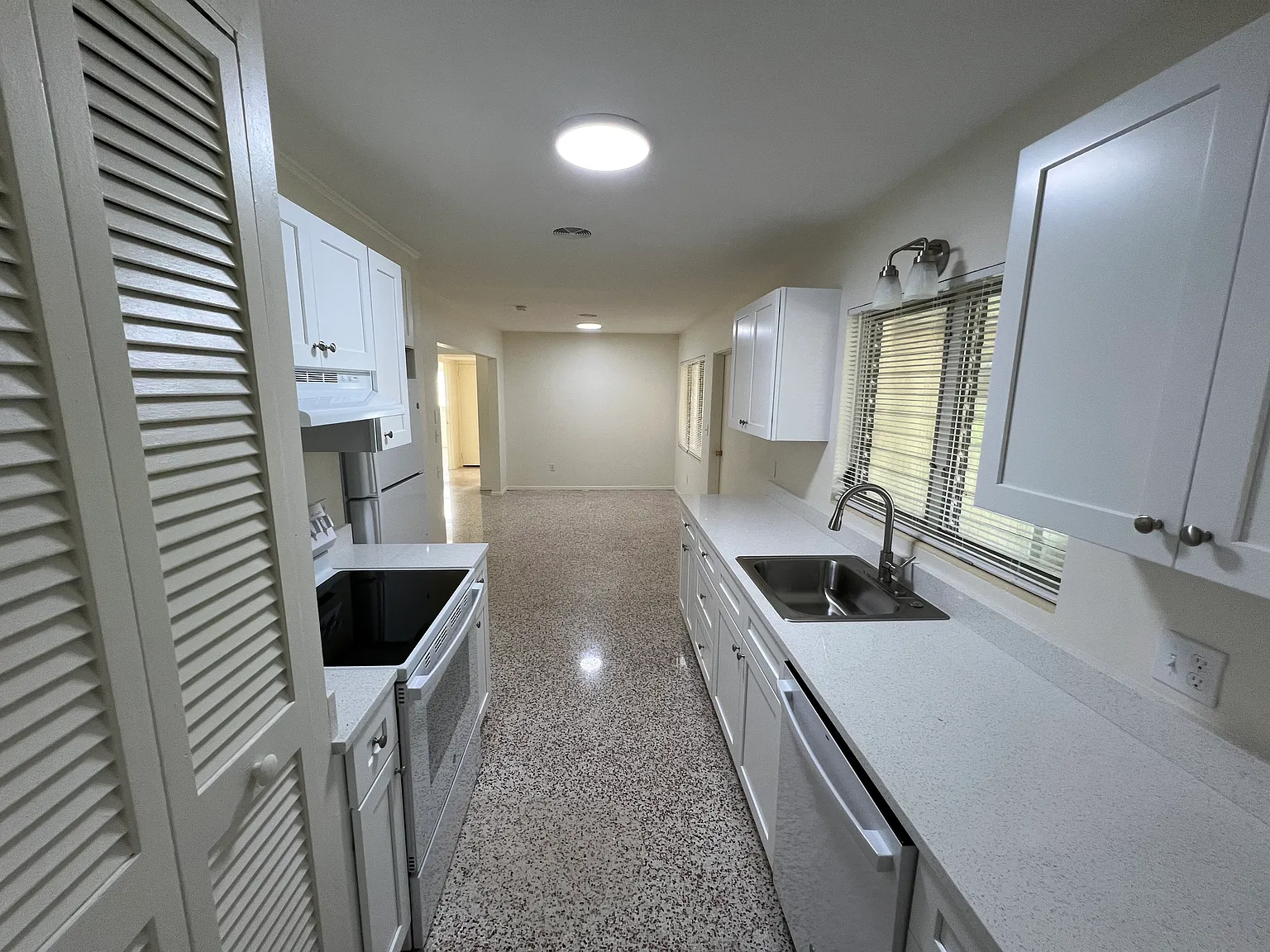 3 bed, 1242 sqft, $1,950 — Photo 4