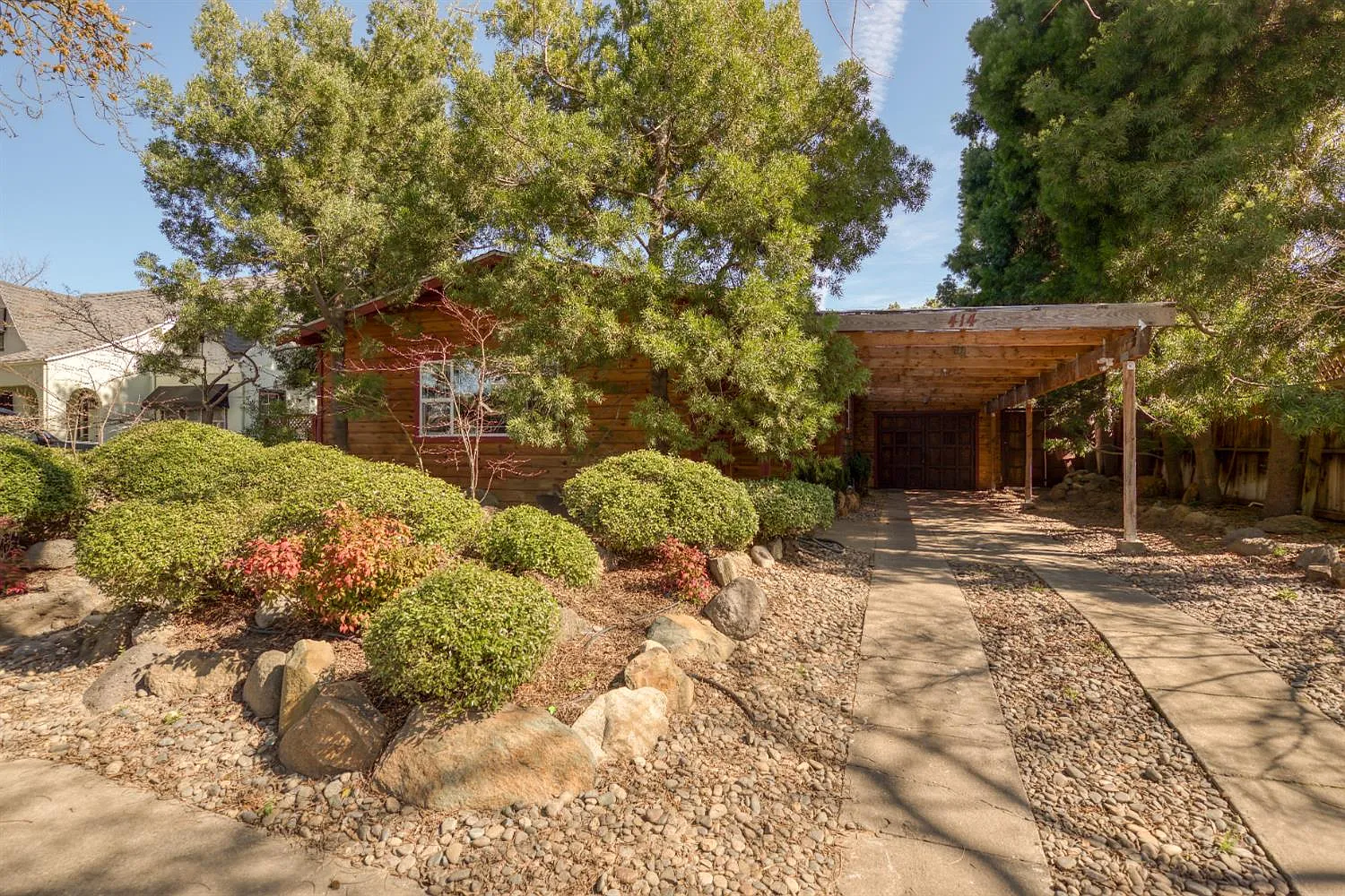 414 Melrose St photo 1