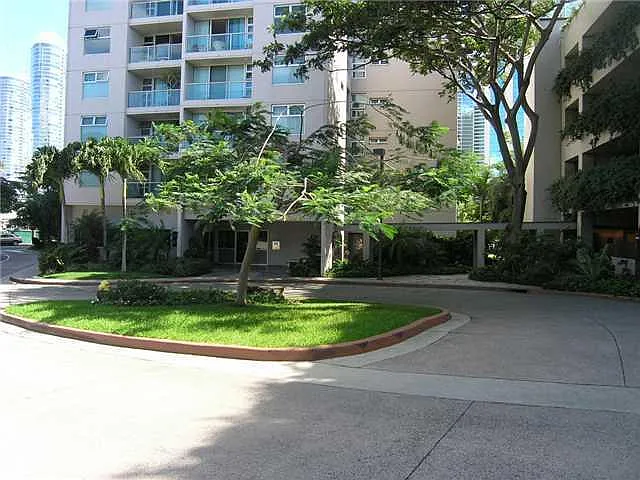 1133 Waimanu St — Photo 4