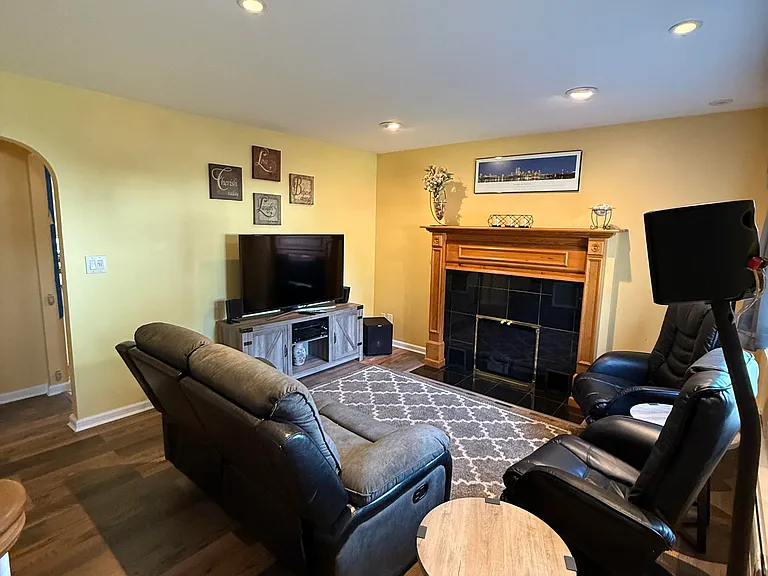 2 Leach Ave — Photo 3