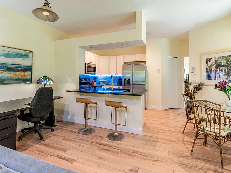 1901 Westminster Cir #6 — Photo 19