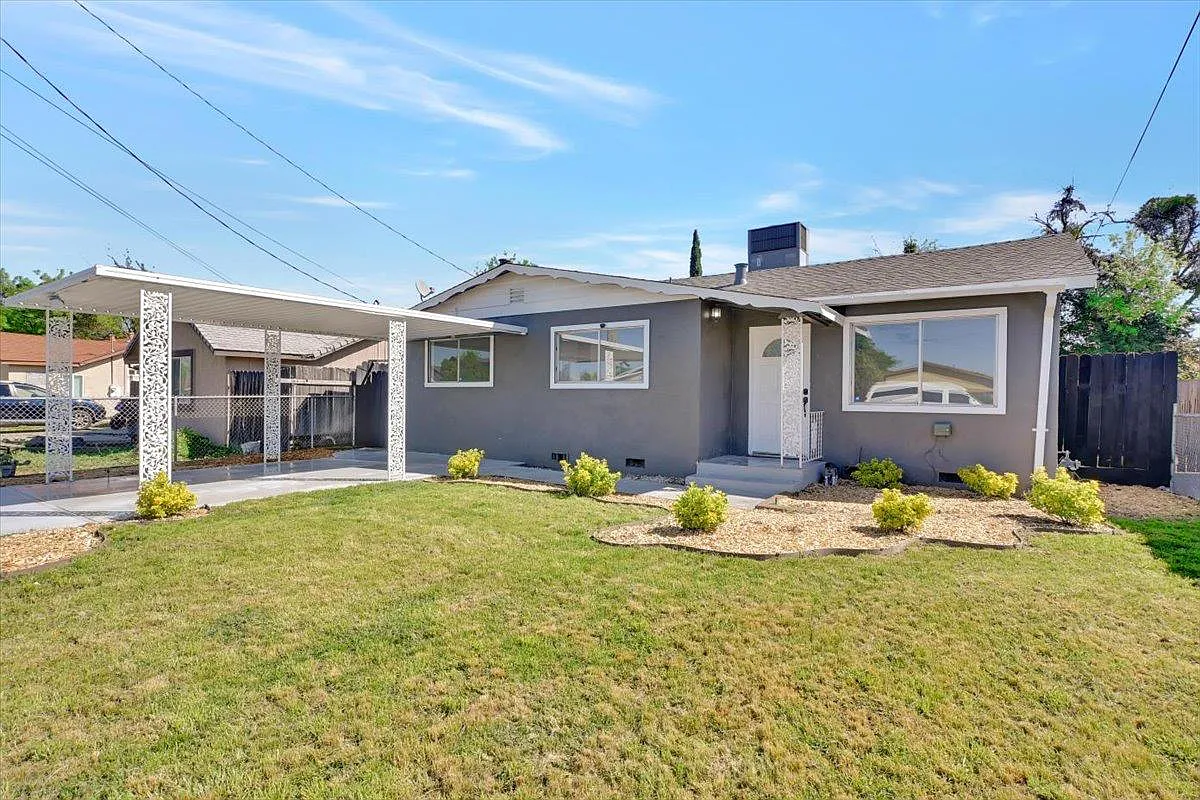 4457 College Way photo 1