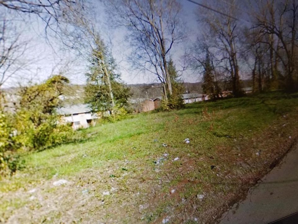 2nd image of 2301 Center Ave