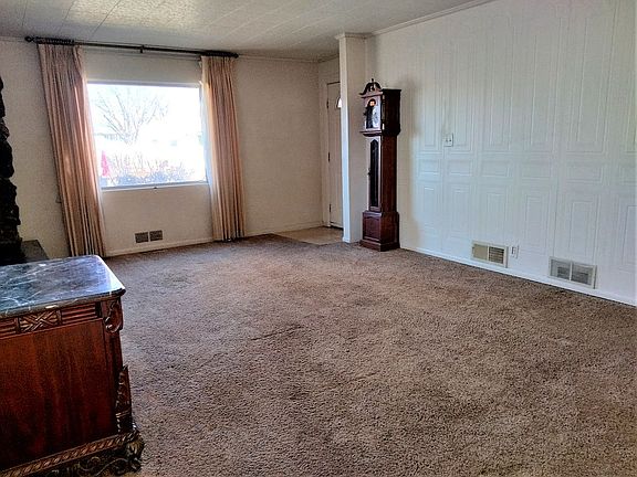 Main level living room