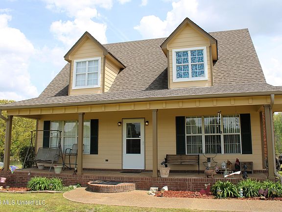 3rd image of 411 Woodview Rd