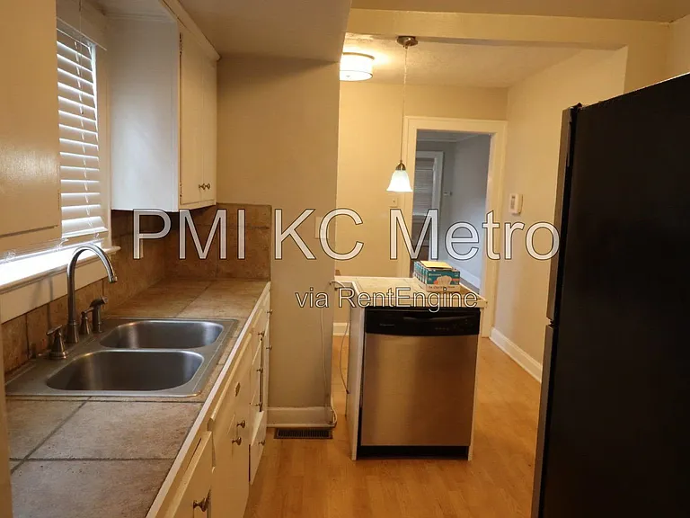 5331 Charlotte St #B — Photo 6