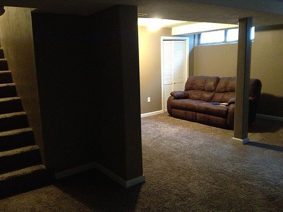 4th image of 135 E 16th St