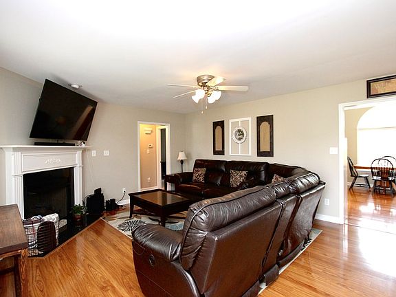 5th image of 107 Marshview Pl