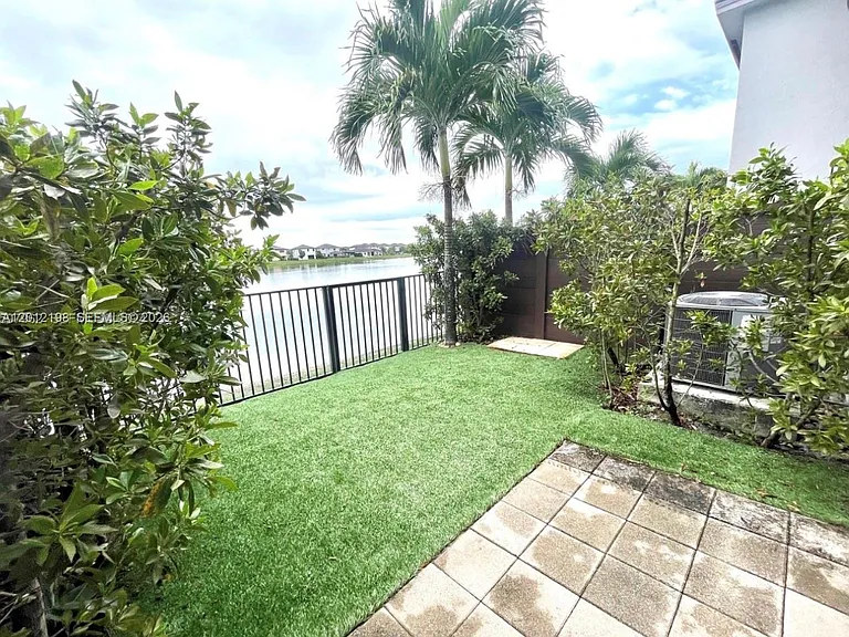 9083 NW 159th St #9083 — Photo 2