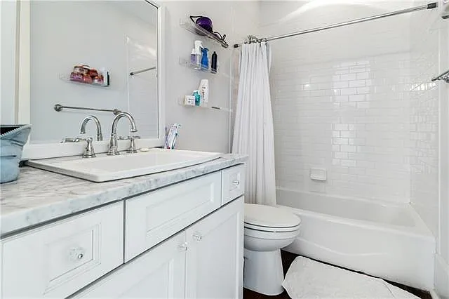 1031 Arabella St — Photo 15