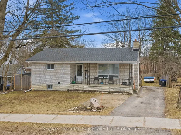 57 Maple St, Tay, ON L0K 2A0