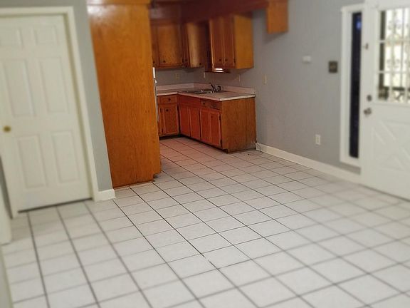 5th image of 211 Cherry Hill Dr