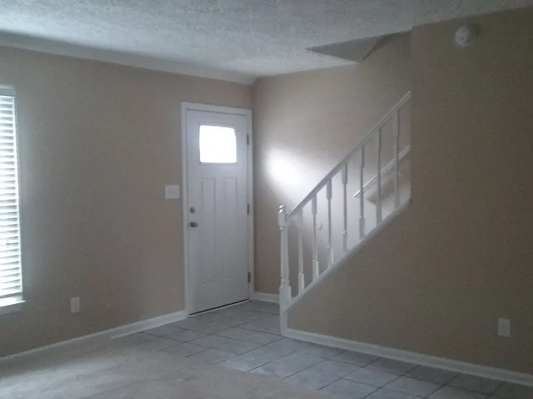 344 Susan Constant Dr — Photo 2