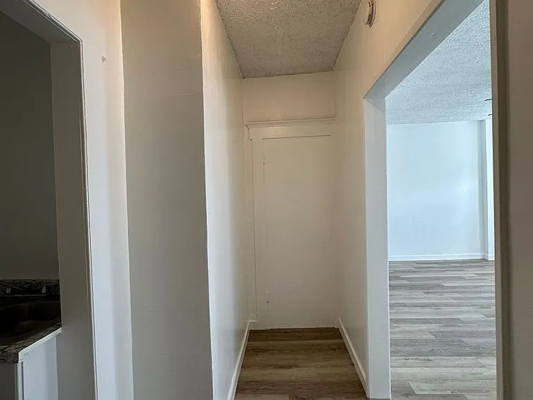 901 S Vermont Ave — Photo 20