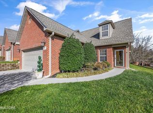560 Meadow Walk Ln, Lenoir City, TN 37772