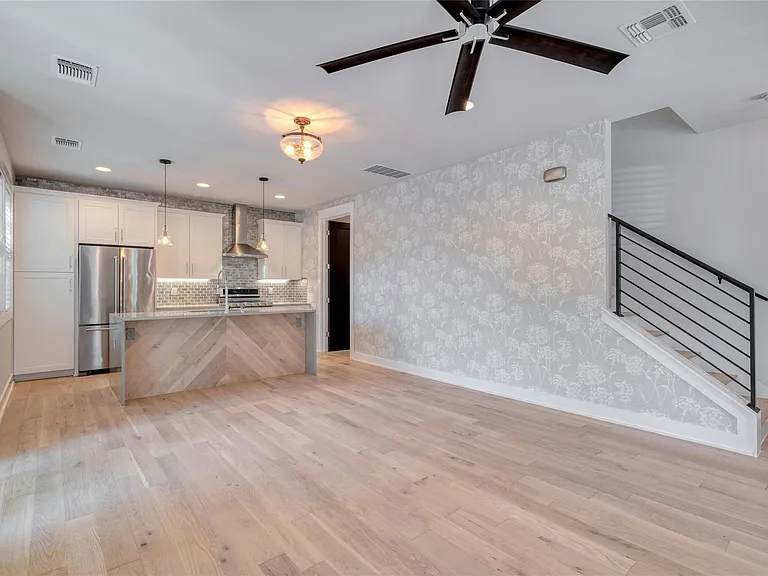 2204 Holly St #2 — Photo 4