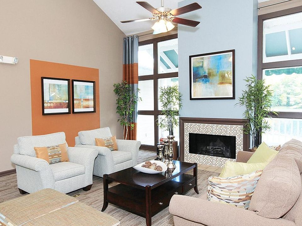 1st image of 1221 Club Pkwy